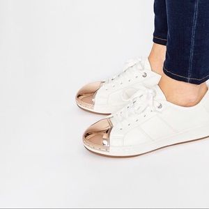 ALDO show with metal toe in front.